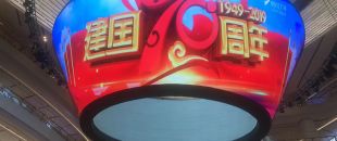 公司花20萬裝修的會議室，竟被客戶吐槽‘像網吧’？高級感會議室的屏幕選擇秘訣”